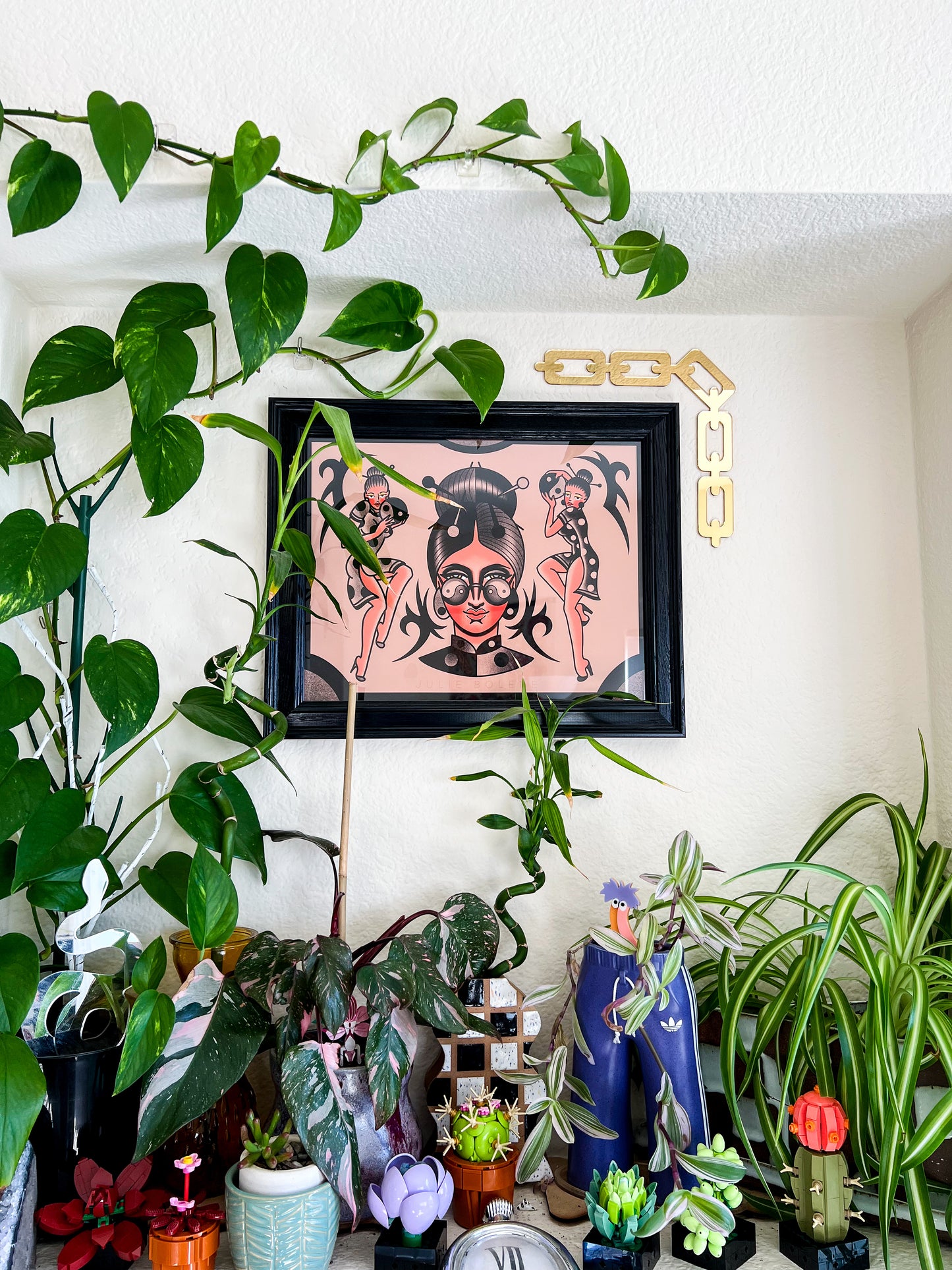 Chain Frame Wall Accents